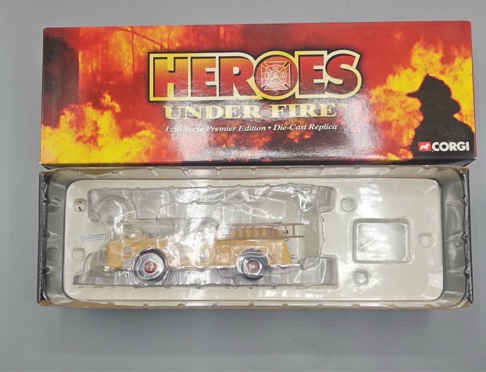 Corgi Heroes Under Fire Truck‎ American LaFrance 700 1:50 Scale Conshoshocken PA